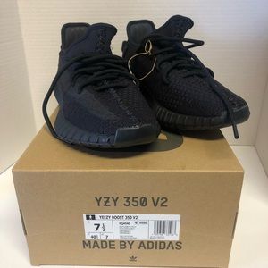 Yeezy Boost 350 V2